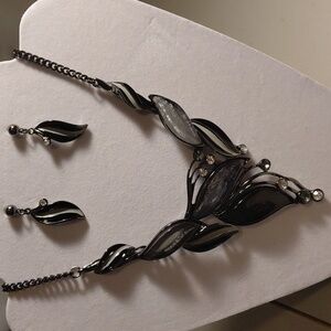 Elegant Gray Leaf Necklace and Earring Set